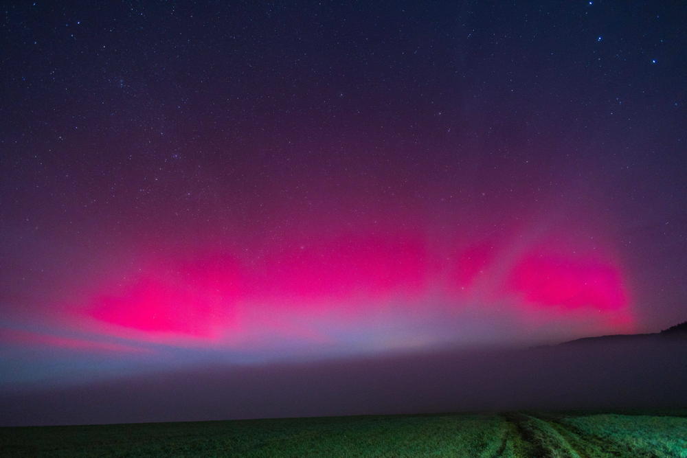 Aurore vue en France, arc bien rouge