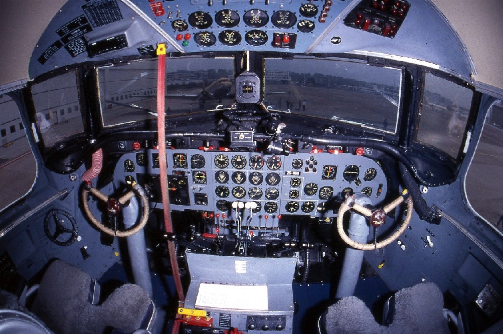 Vue dans le cockpit d'un DC-4