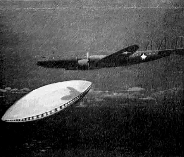 Soucoupe volante à côté d'un avion